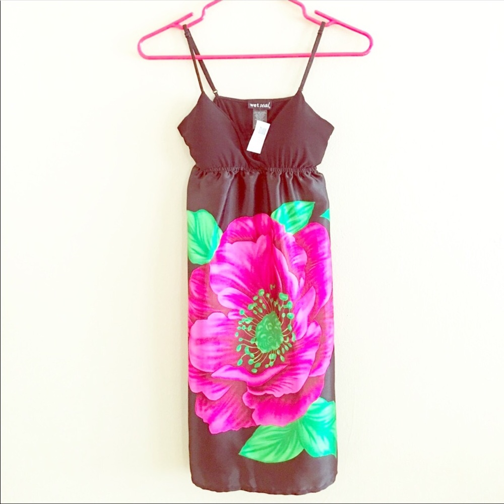 Beautiful floral dress ✅